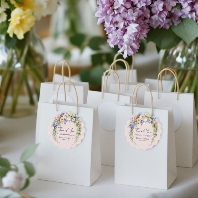 Étiquettes Cadeau Spring Floral Bridal Shower (Celebrate the bride-to-be with this elegant spring floral bridal shower design. )