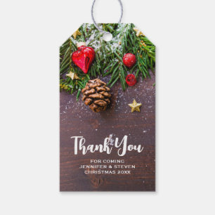 Étiquettes-cadeau Table de Noël rustique avec pin et neige
