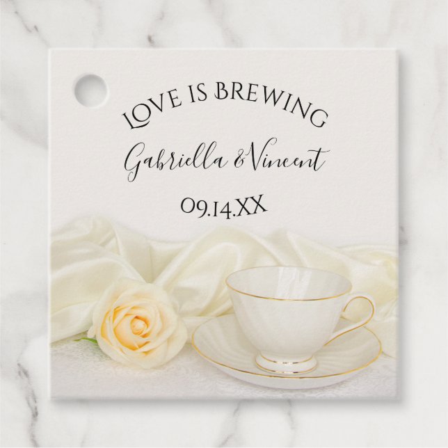 Étiquettes Cadeau Tea Cup avec White Rose Love est brasser Mariage (Devant)