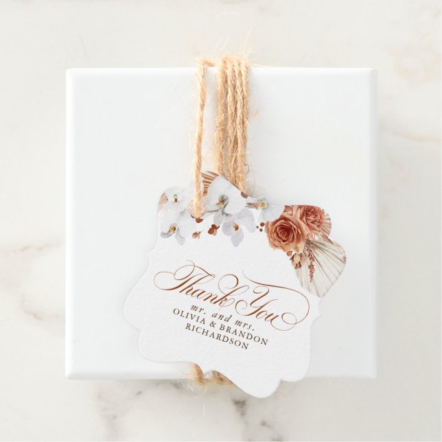 Étiquettes Cadeau Terracotta et fleurs blanches Merci Boho (En situation)