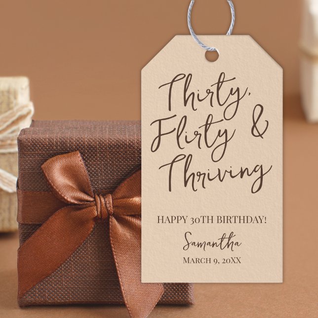 Étiquettes-cadeau Trente Flirty et prospère Brown 30e anniversaire (Thirty Flirty and Thriving Brown 30th Birthday Gift Tags)