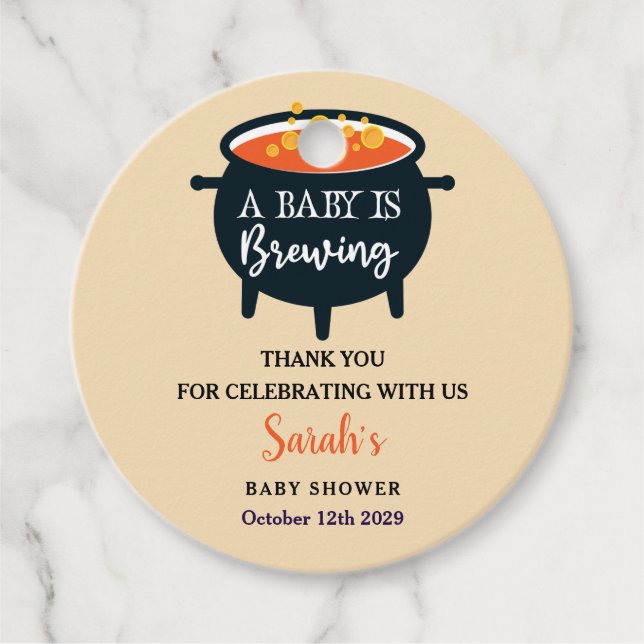 Étiquettes Cadeau Un bébé brasse un Baby shower de sorcière d'Hallow (Devant)