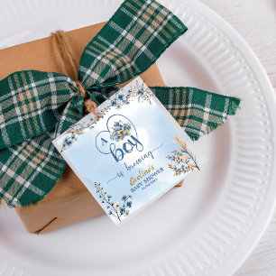 Étiquettes Cadeau Un garçon brasse du thé à la fête Baby shower garç