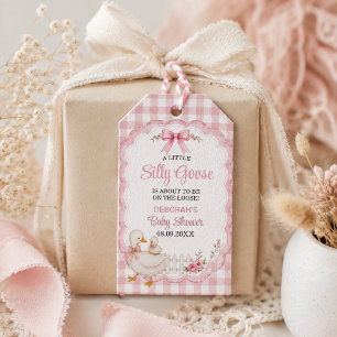 Étiquettes-cadeau Une petite maison de campagne rose pour bébé avec