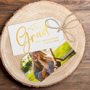 Étiquettes Cadeaux Gold Graduation Photo Classic Script Personnalisé