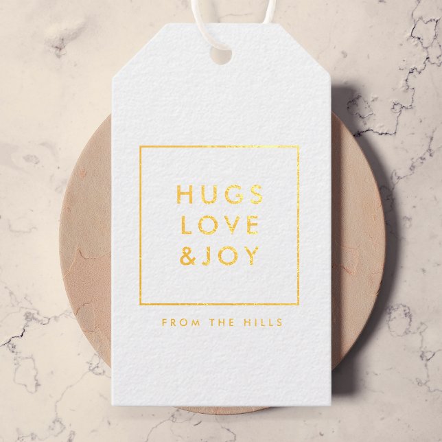 Étiquettes Cadeaux Hugs Love and Joy Stylish Christmas Gold and White (Modern minimalist gold foil Christmas tags designed for chic and contemporary gift packaging)