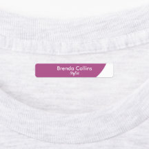 Courbe violette et employé blanc