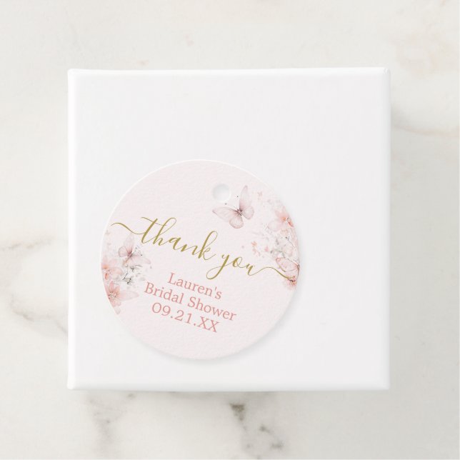 Étiquettes de faveur florales papillons (En situation)