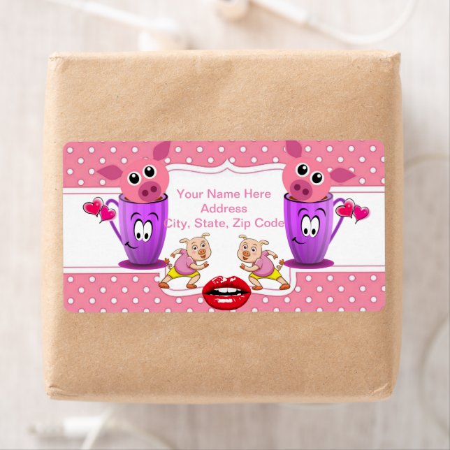 Étiquettes de Monogrammes de Cochons Roses (En situation)
