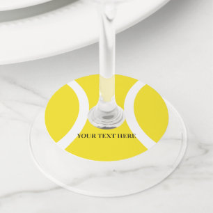 Étiquettes jaunes en verre de vin de fête