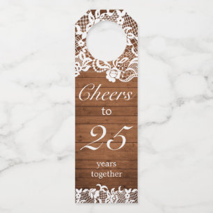 Étiquettes Pour Bouteilles Anniversaire Rustique en bois et dentelle blanche
