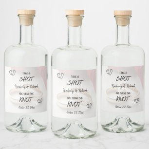 Étiquettes Pour Bouteilles De Liqueur Prenez Un Couple Engagé Tiré Taillant Le noeud Per