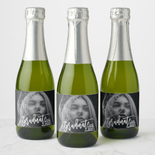 Étiquettes Pour Bouteilles De Vin Mousseux Calligraphie moderne Minimale Full Photo Grad Part