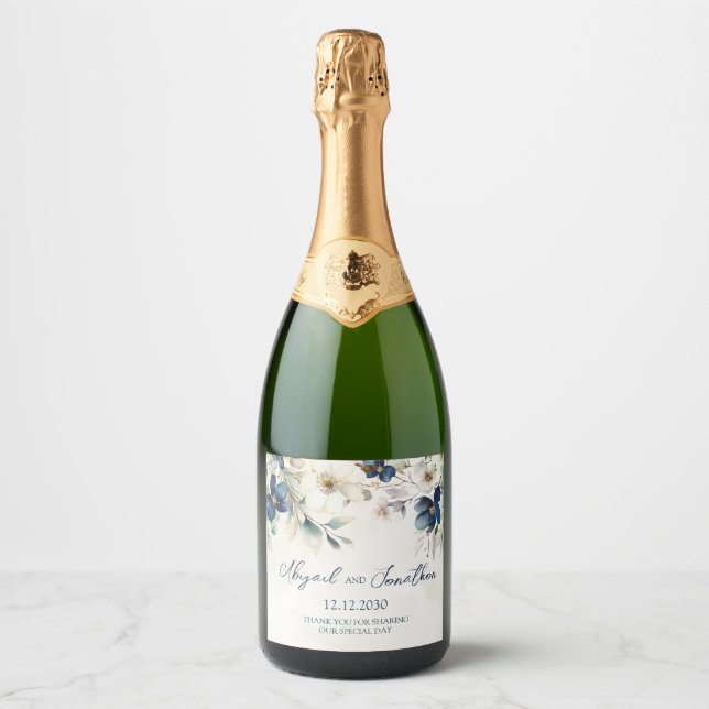 Étiquettes Pour Bouteilles De Vin Mousseux Elegant Blue Floral Winter Wedding Wine Label (Devant)