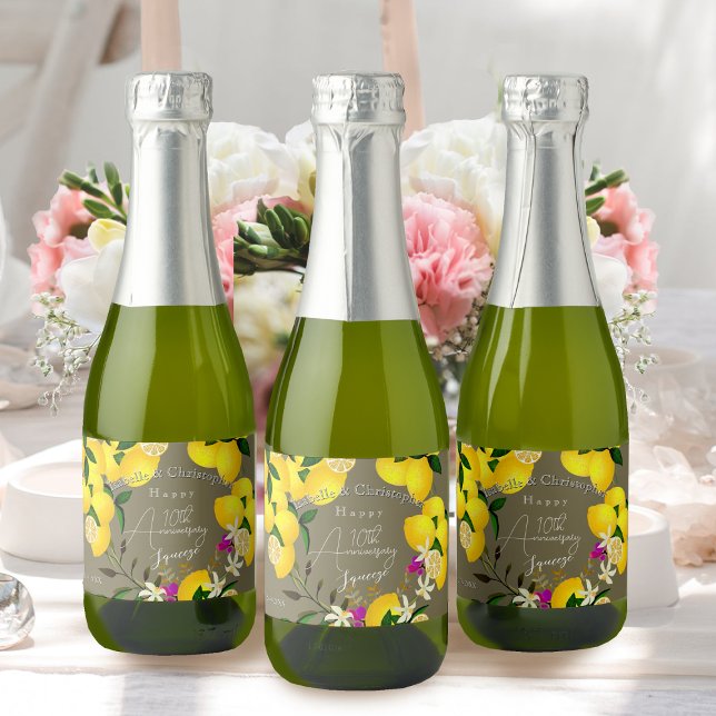 Étiquettes Pour Bouteilles De Vin Mousseux Lemon Squeeze  (10th Wedding Anniversary Lemon Squeeze Sparkling Wine Label)