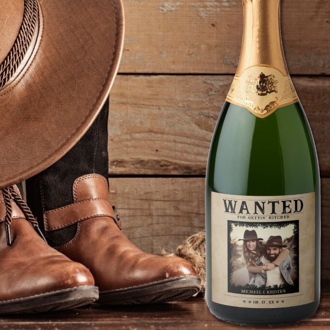 Étiquettes Pour Bouteilles De Vin Mousseux Mariage de l'affiche Recherché photo vintage (Vintage Photo Wanted Poster Wedding Sparkling Wine Label)