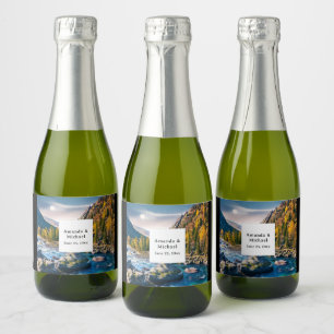 Étiquettes Pour Bouteilles De Vin Mousseux Mariage photo Pittoresque Rivière et Montagnes