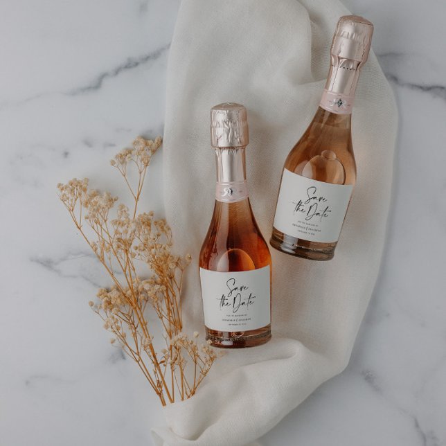 Étiquettes Pour Bouteilles De Vin Mousseux Modern casual script black save the date wedding (Créateur téléchargé)