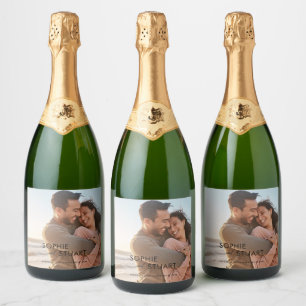 Étiquettes Pour Bouteilles De Vin Mousseux Revêtement photo minimaliste Mariage de typographi