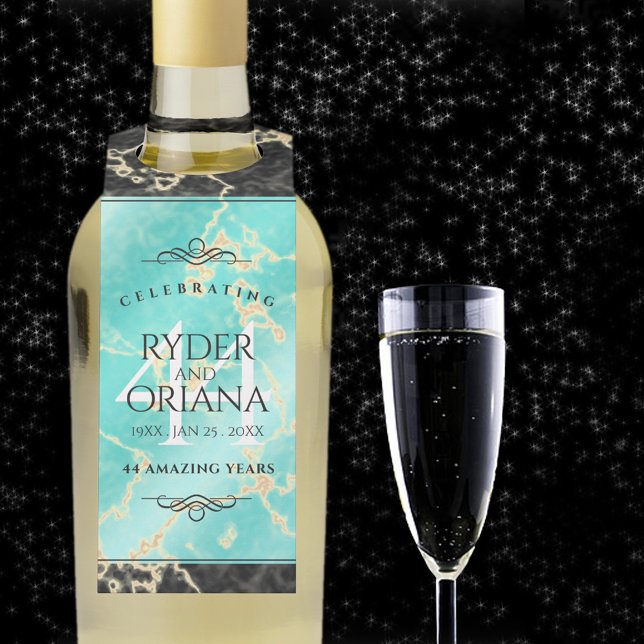 Étiquettes Pour Bouteilles Élégant 44e Anniversaire de Mariage Turquoise (44th turquoise wedding anniversary with champagne flute on a starry night sky.)