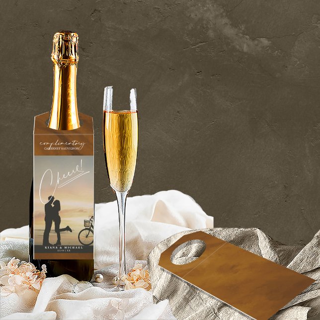 Étiquettes Pour Bouteilles Photo Gold ID816 de la marque moderne Cheers (Front/Back In Situ)