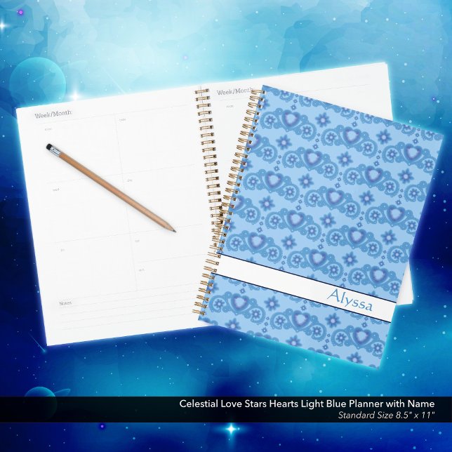 Étoiles d'amour céleste Coeurs Nom Bleu clair (Celestial Love Stars and Hearts Light Blue Planner Personalized with Your Name. )