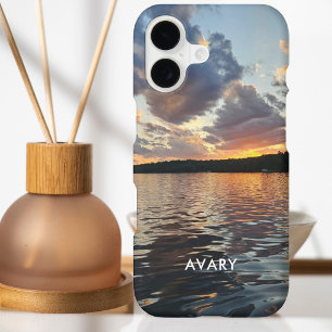 Étui de réflexion de coucher de soleil sur un lac