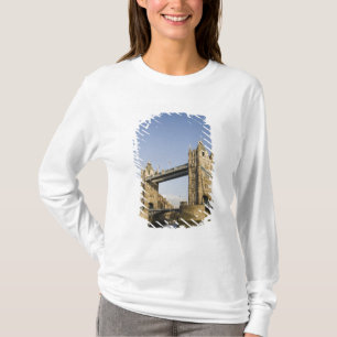 Europe,ENGLAND, London: Tower Bridge / Late T-Shirt