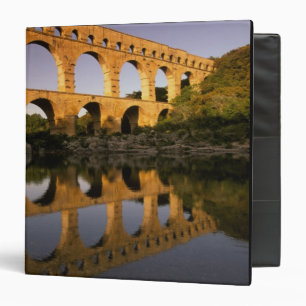 Europe, France, Provence, Gard. Pont du Gard, Binder