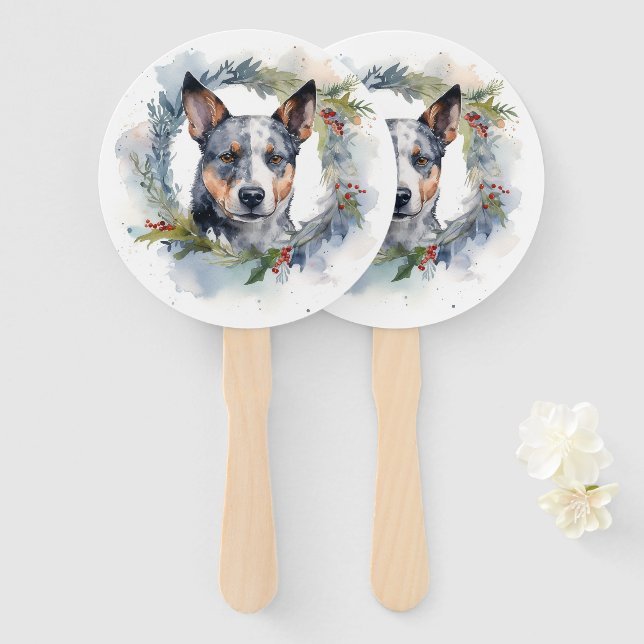 Éventail Blue Heeler Christmas Wreath Festive Pup (Devant et derrière)