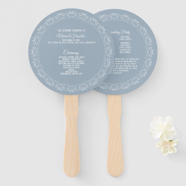 Éventail Dusty Blue avec mandala blanc Programme de mariage (Devant et derrière)