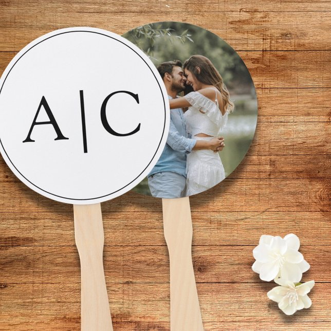 Éventail Élégant classique Monogramme blanc Couple Photo (Créateur téléchargé)