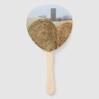 Éventail Grandes balles de foin rond dans un champ agricole