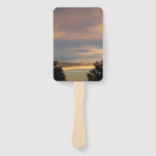 Éventail lever de soleil coloré sur un ventilateur