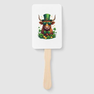 Éventail Vintage St. Patricks Day Highland Cow with Shamroc