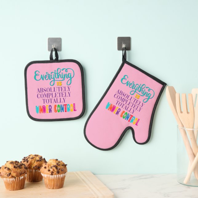 Everything Is Absolutely Completely Under Control Oven Mitt & Pot Holder Set (Insitu(Hanging))