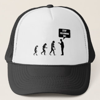 Évolution drôle de casquette de l'homme