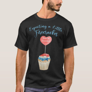 Expecting A Firecracker Due December 2022 Pregnanc T-Shirt