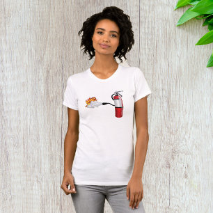 Extincteur éteignant le T-shirt des femmes du feu