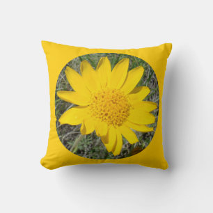 F34w Yellow Wildflower Sneezeweed Throw Pillow