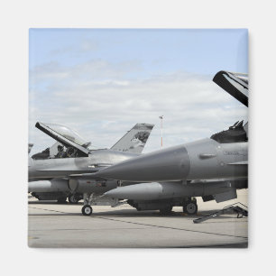 F-16 Fighting Falcons await to launch Magnet