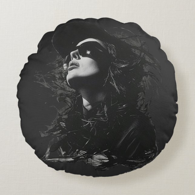 Face T-Shirt Round Pillow (Front)