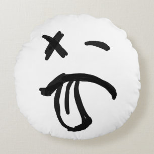 Face with Black Eye and Tongue Sticking Out Round Pillow