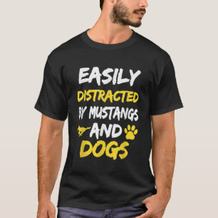 Facilement distrait par Mustangs et Chiens T-shirt
