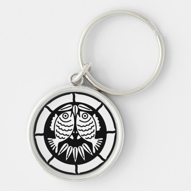 Facing sea breams in bamboo circle keychain (Front)