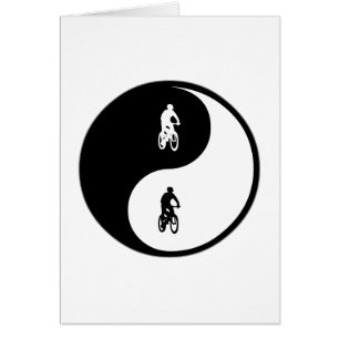 Faire du vélo de montagne de Yin Yang