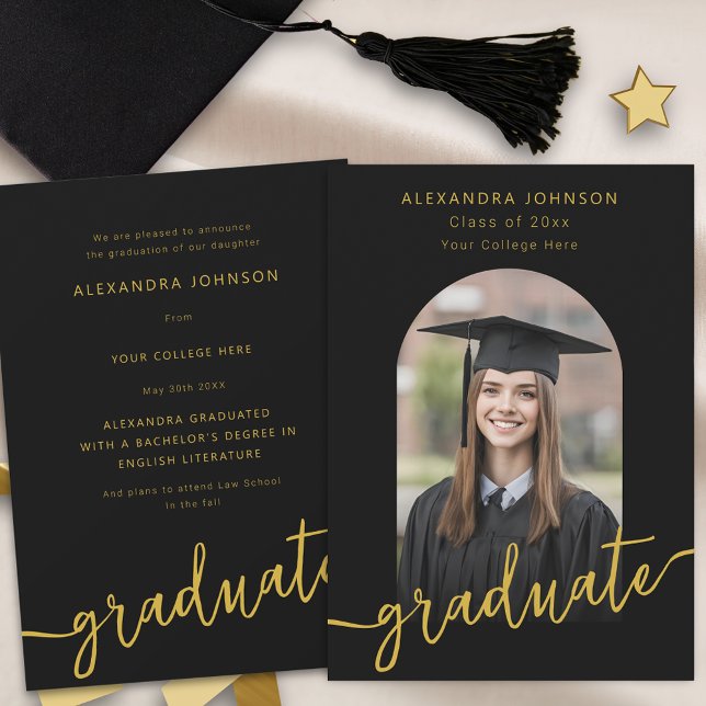 Faire-part Arc d'or moderne Diplôme photo (Modern arch photo black and gold script graduation announcement card elegant stylish chic trendy)