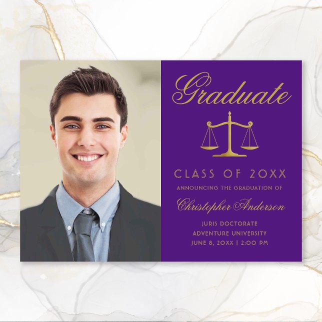 Faire-part Avocat Purple Gold Script Photo Graduation (Purple and Gold Scales of Justice Photo Graduation Announcement for Lawyers)