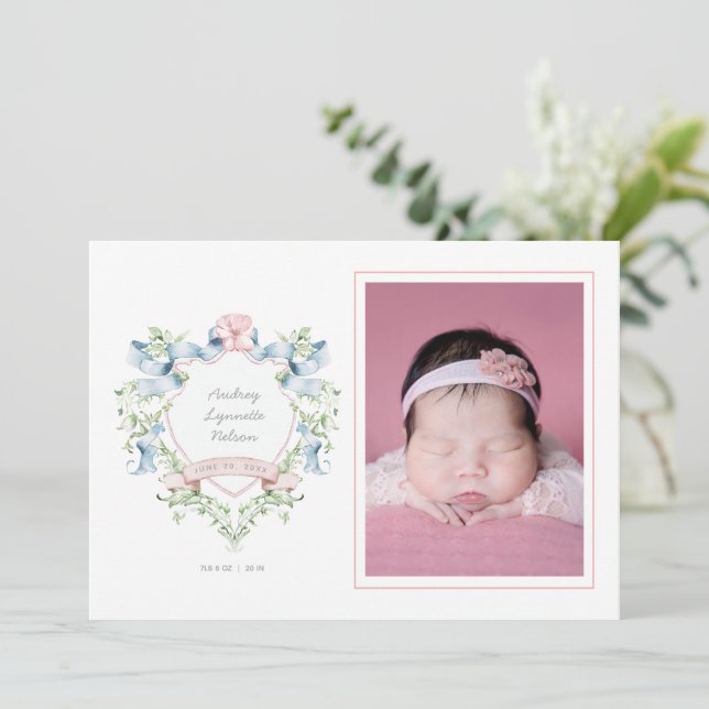 Faire-part Bébé Bleu et rose Grandmillennial Ribbon Crest (Debout devant)