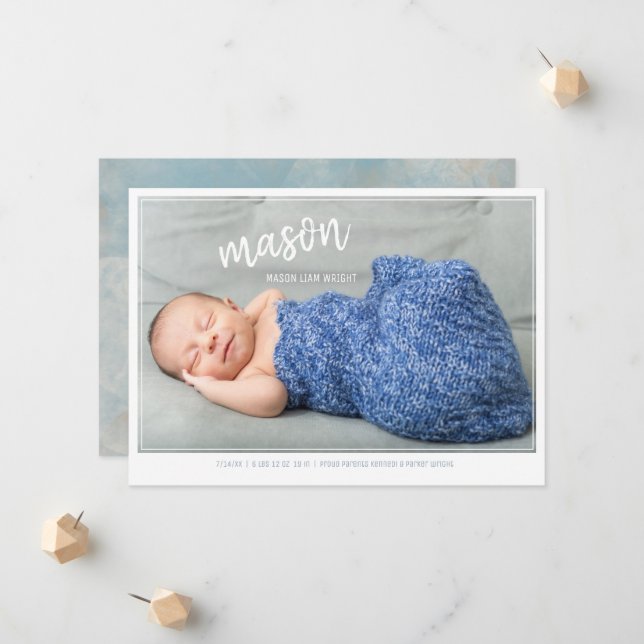 Faire-part Bienvenue Naissance du nouveau bébé garçon (Devant/Arrière en situation)
